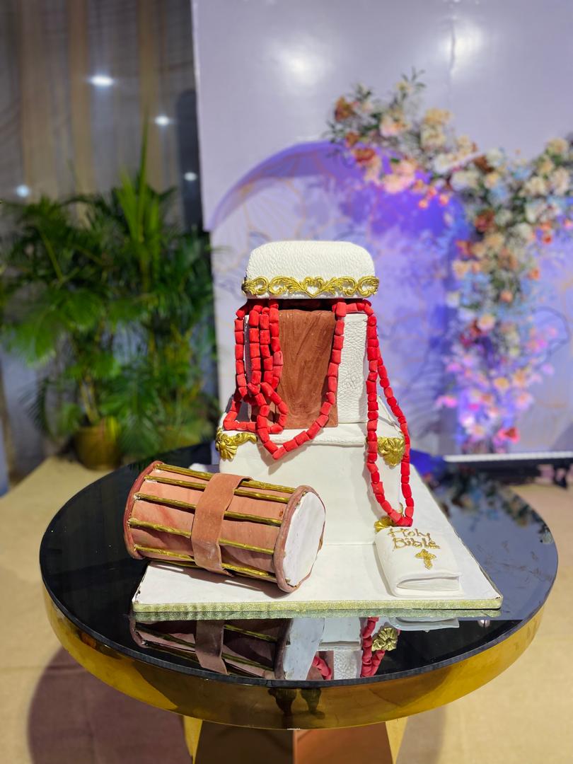 Modern Minimalist Wedding Cake