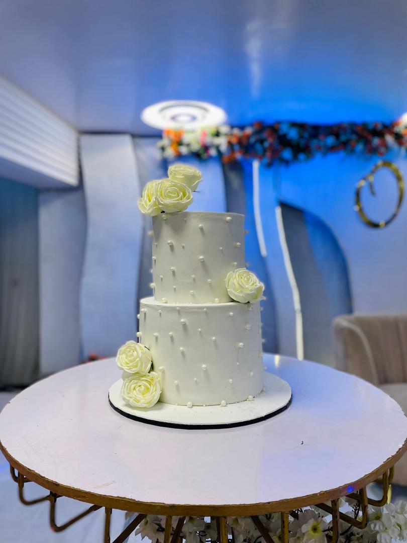 Golden Elegance Wedding Cake